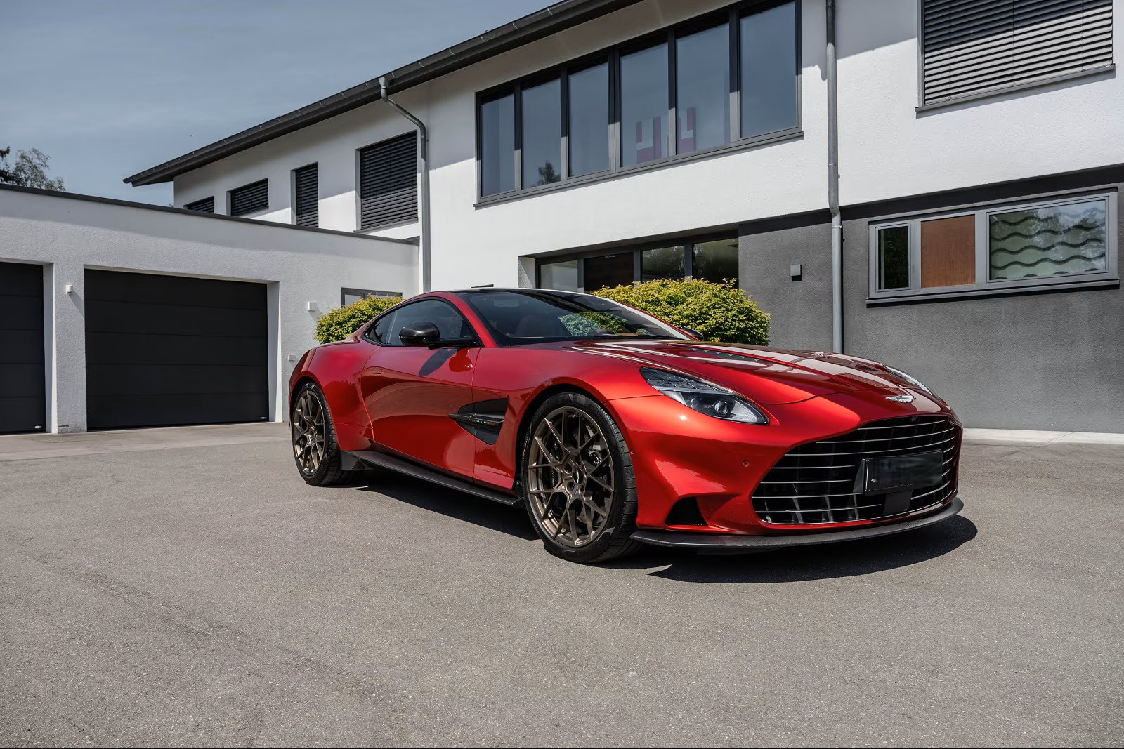 Aston Martin Vanquish PRESENTATION 2