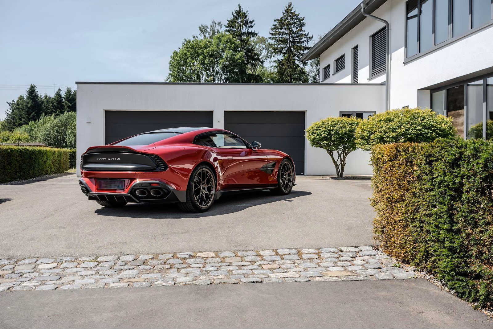 Aston Martin Vanquish PRESENTATION 4