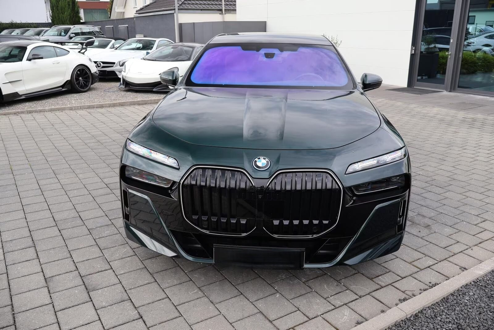 BMW 750e xDrive M Sport-INDIVIDUAL 2