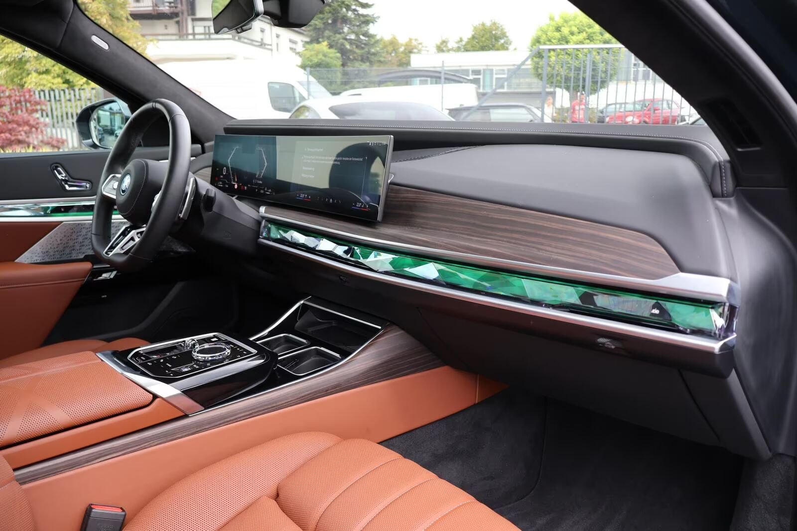 BMW 750e xDrive M Sport-INDIVIDUAL 14
