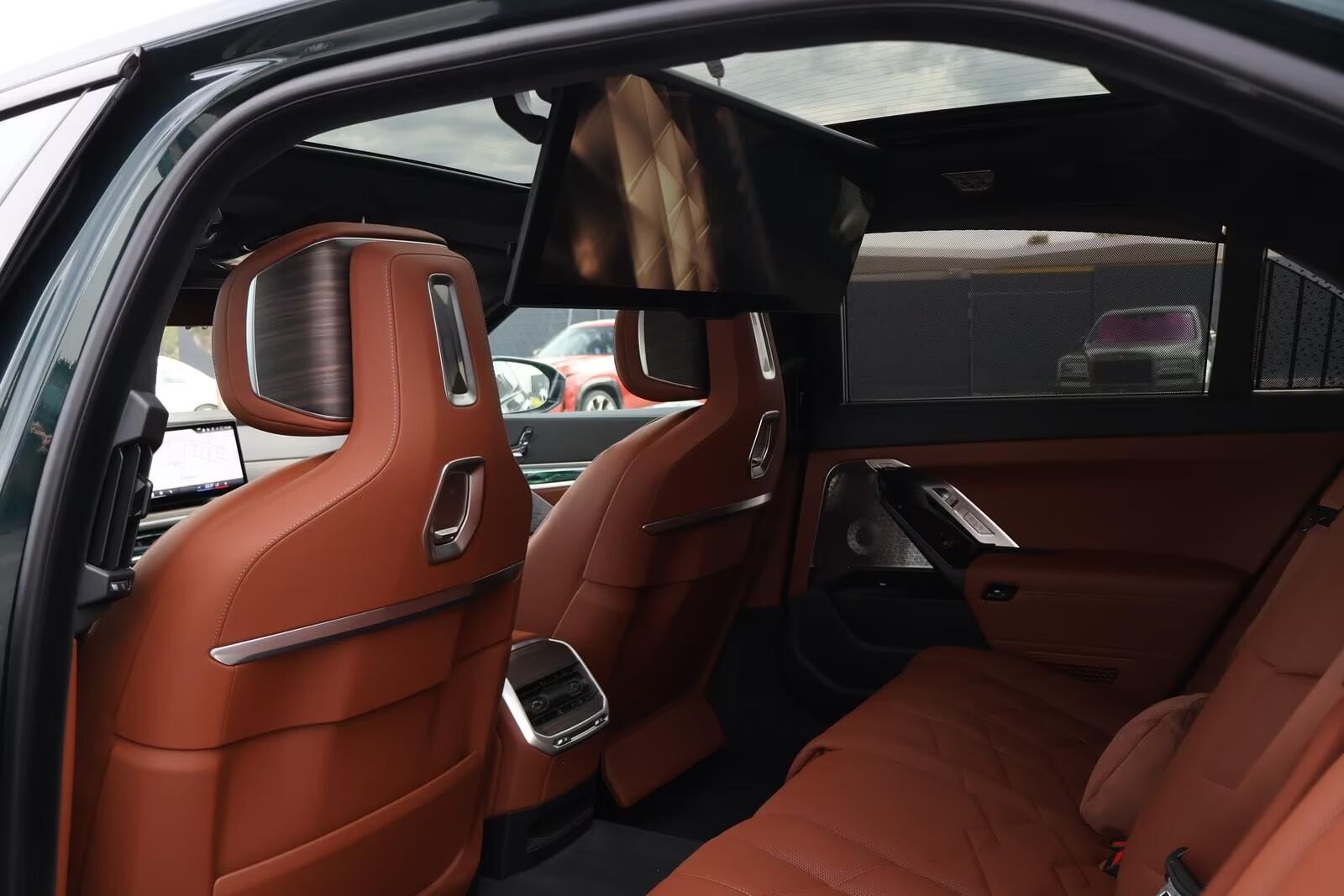 BMW 750e xDrive M Sport-INDIVIDUAL 15