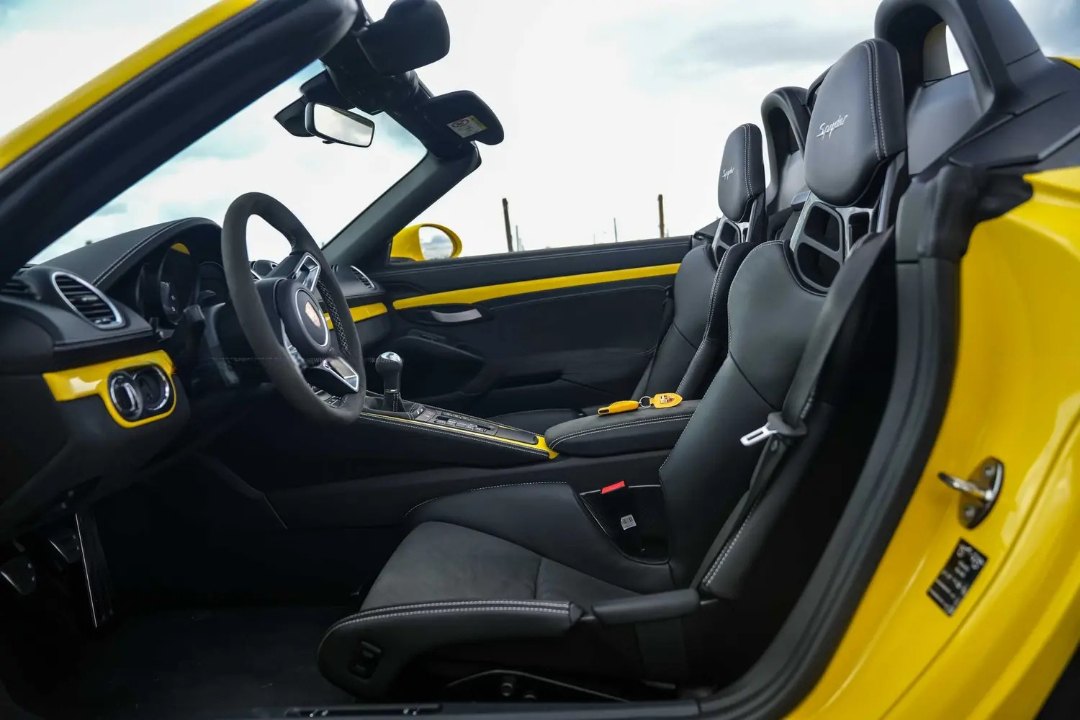 Porsche 718 Boxster Spyder 11