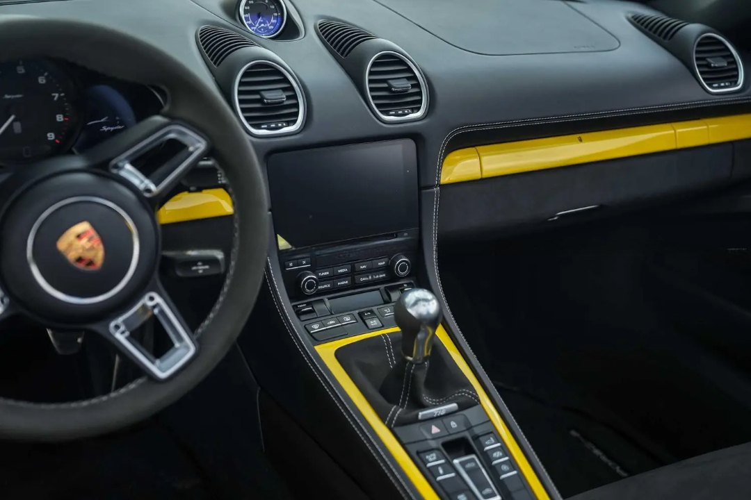 Porsche 718 Boxster Spyder 13