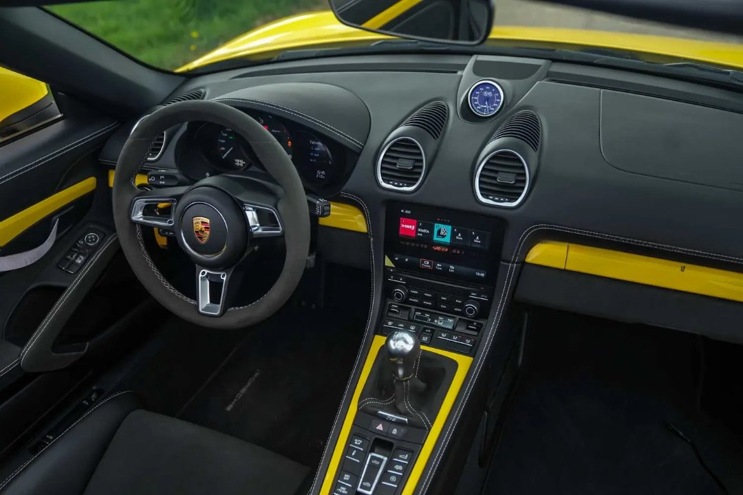 Porsche 718 Boxster Spyder 14