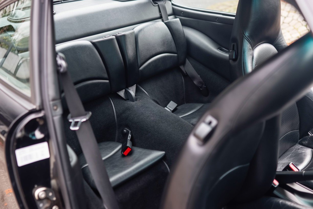 Porsche 911 993 Carrera 4 11