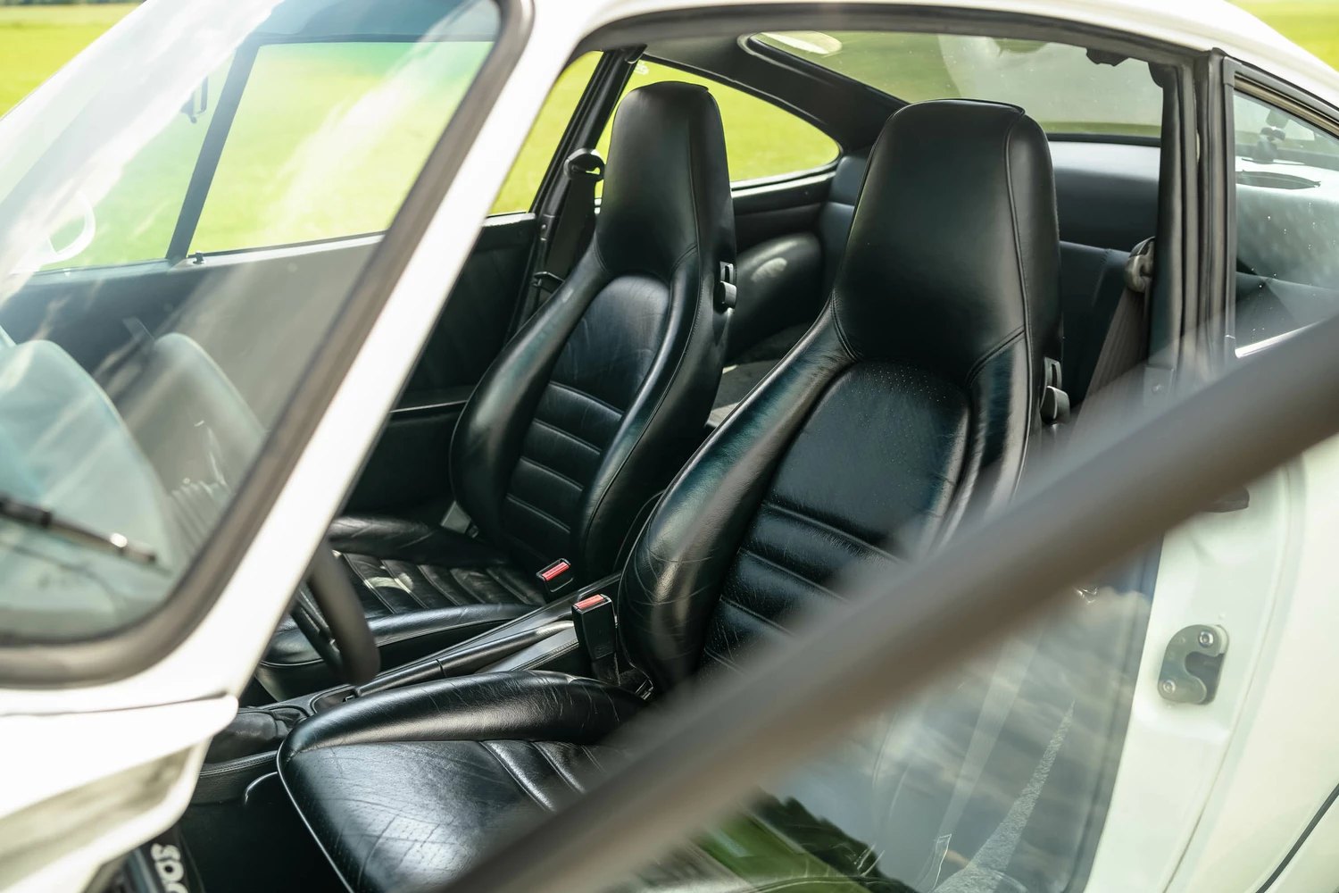 Porsche 964 911 Carrera 4 10